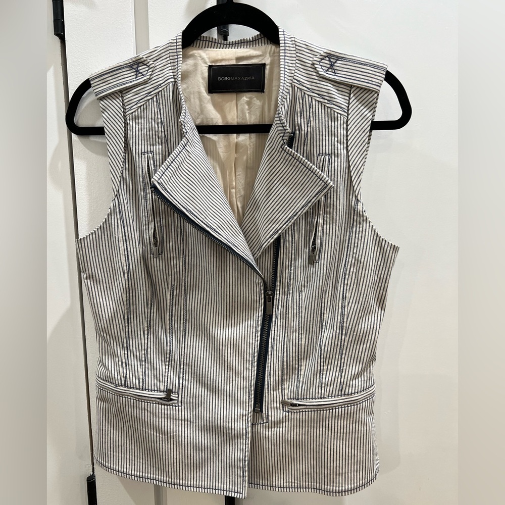 Structured Seer/Sucker Vest With Edge - image 3